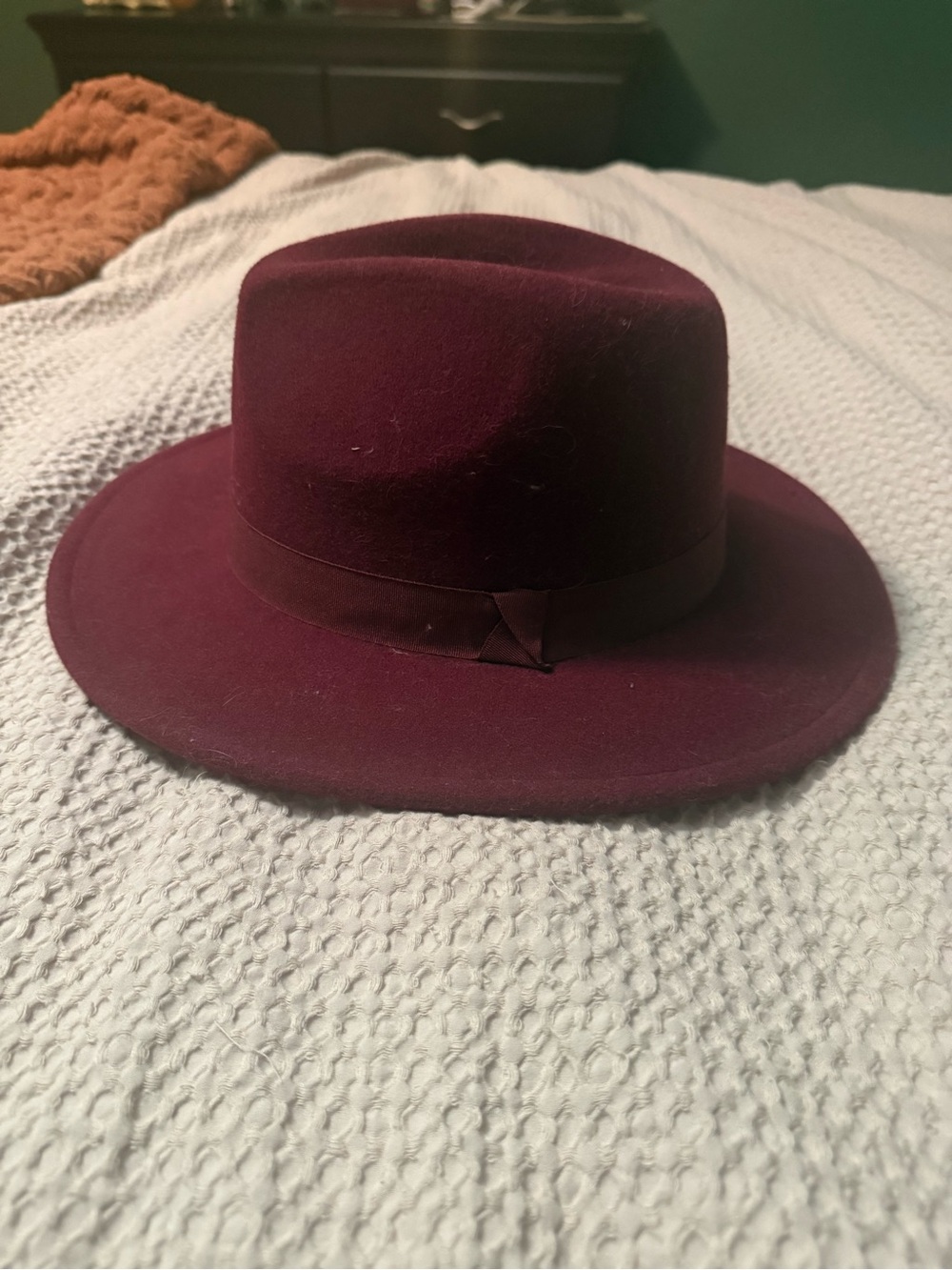 Women’s Wide-Brim Burgundy Felt Fedora Hat